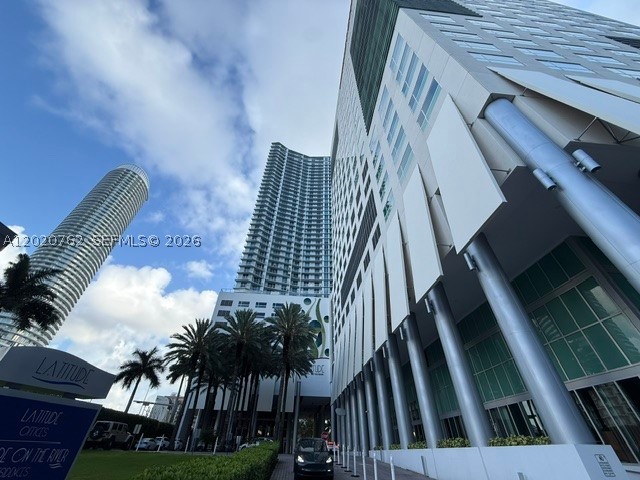 185 SW 7th St 3803 — photo