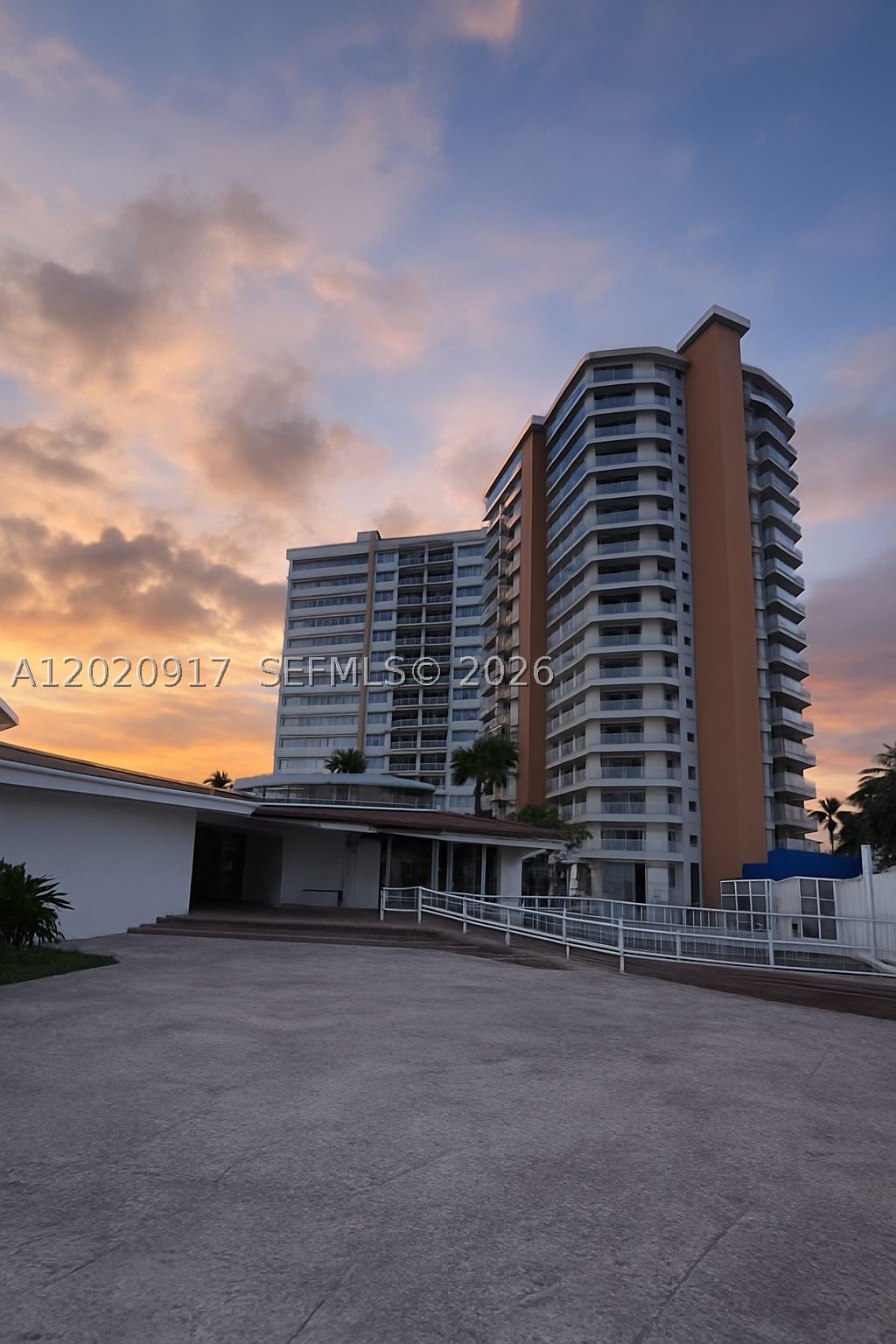 1351 NE Miami Gardens Dr 704E — photo