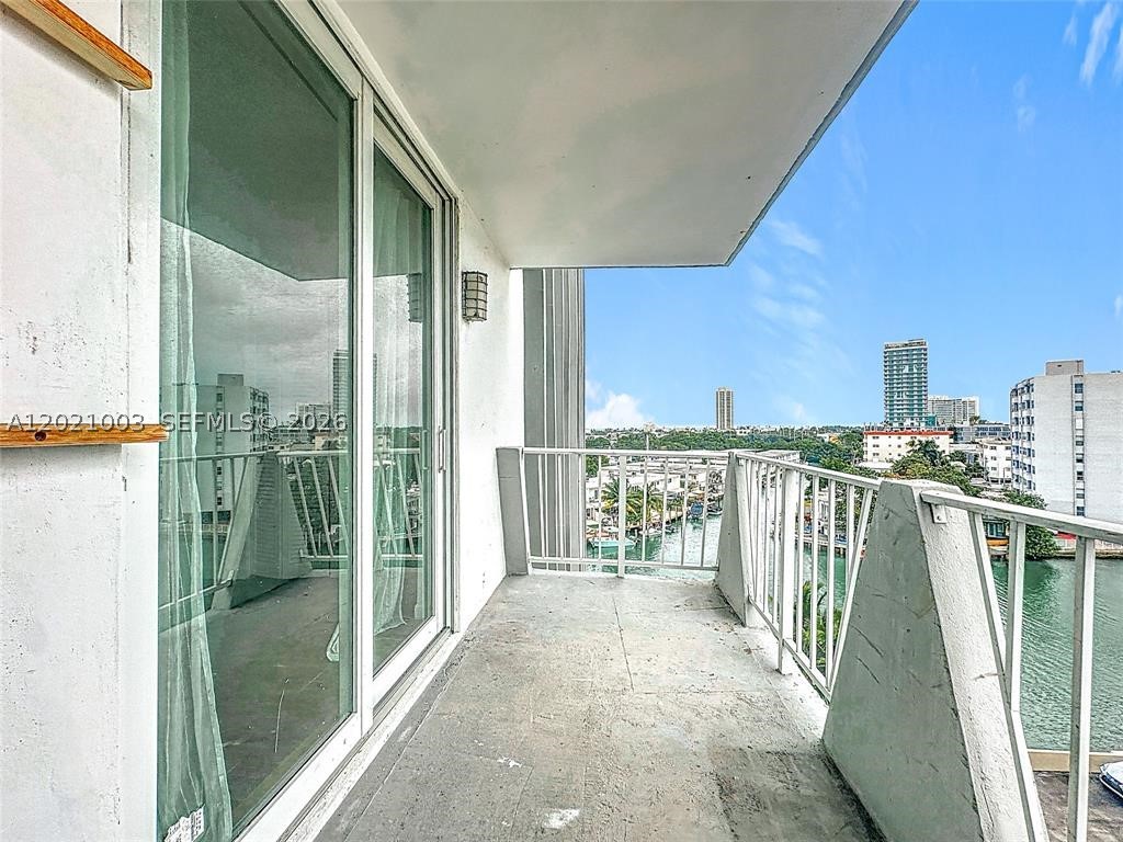 7133 Bay Dr 705 — photo