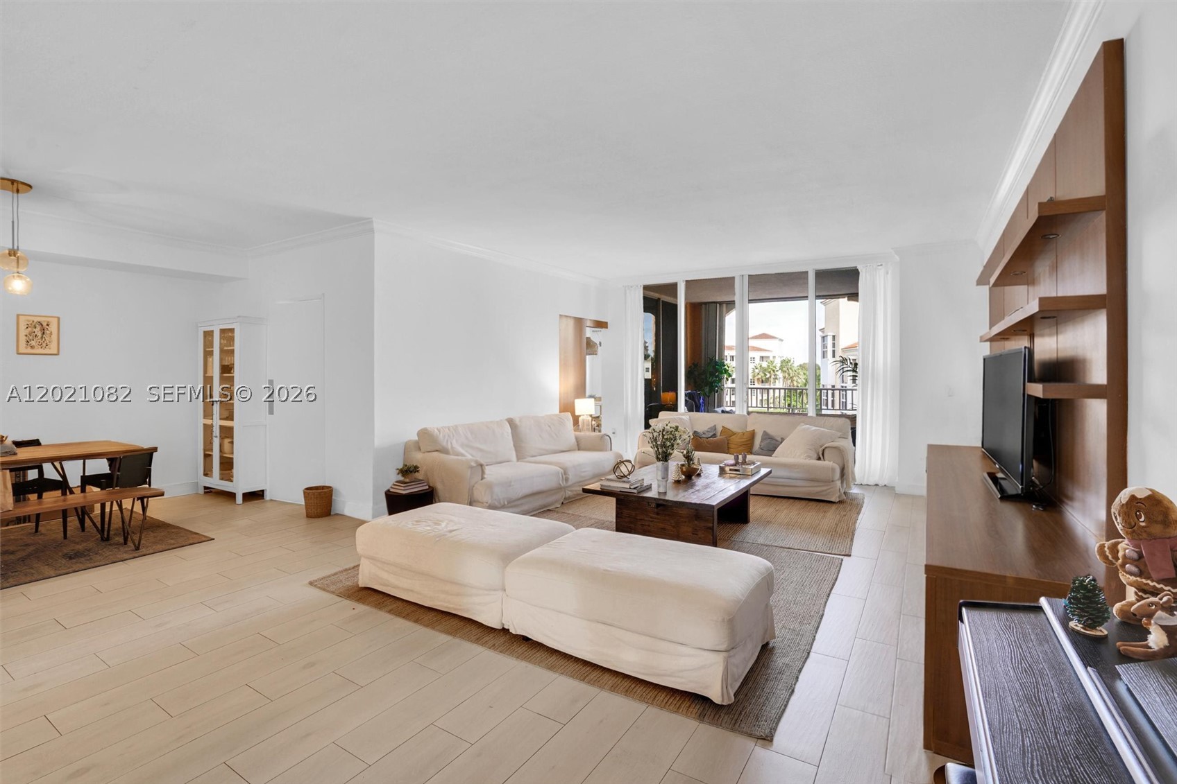 735 Crandon Blvd 503 — photo