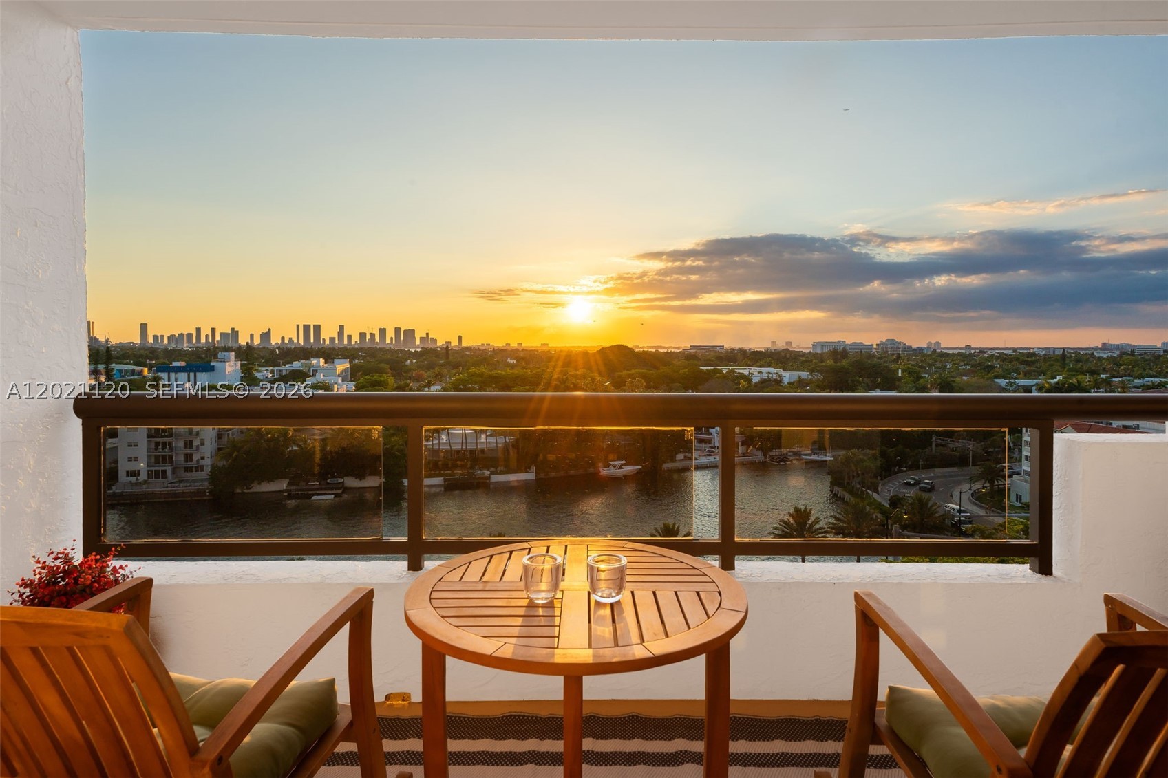2555 Collins Ave 1106 — photo