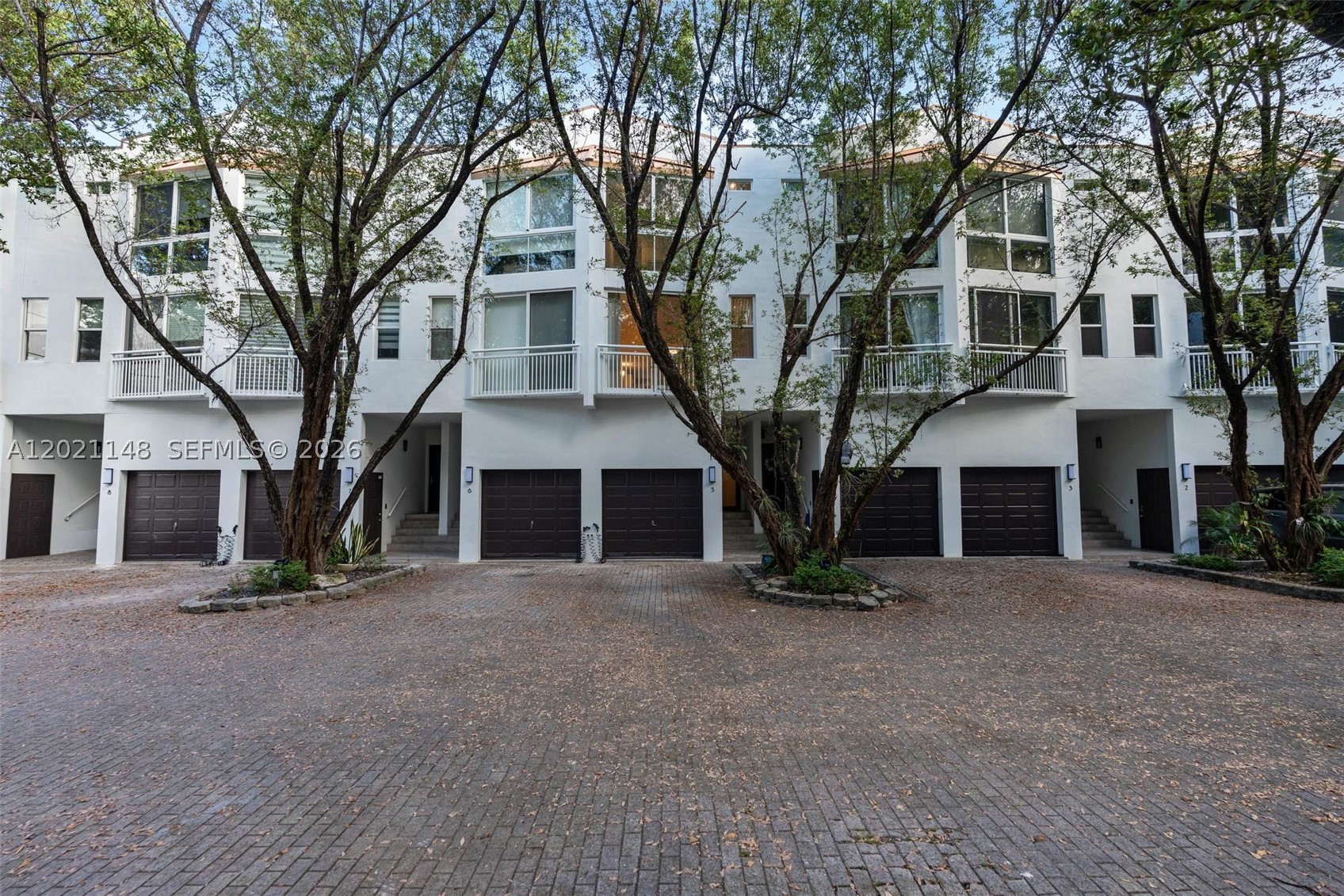 325 Meridian Ave 5 — photo