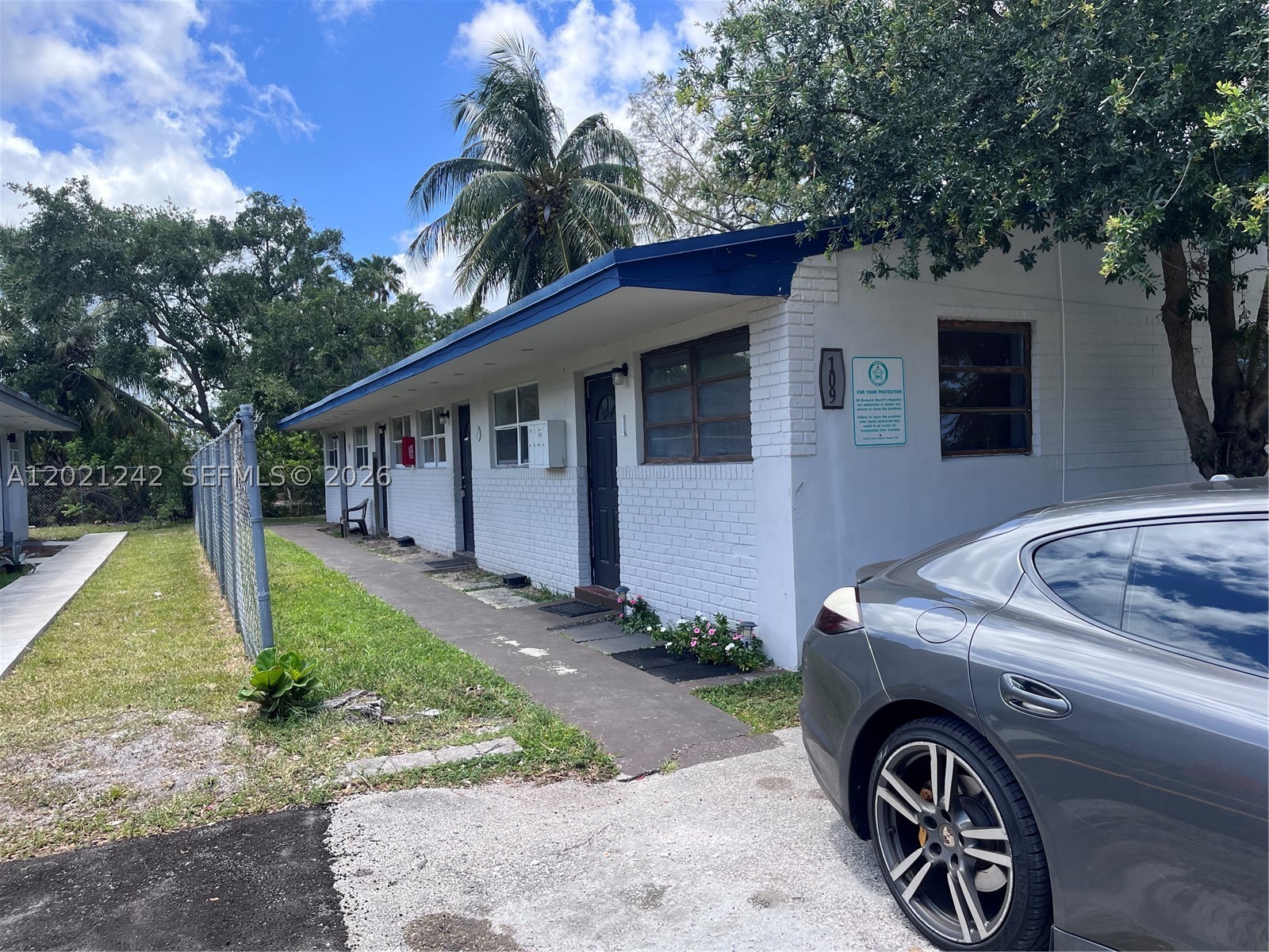 109 NW 14th Way 1-4 — photo