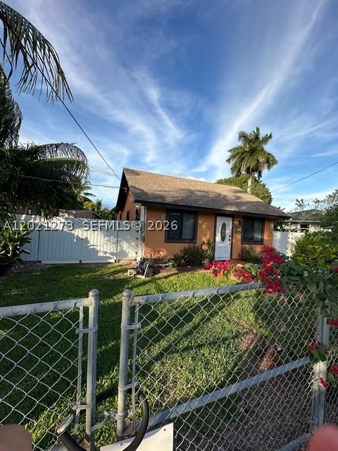 320 NW 2nd St — photo