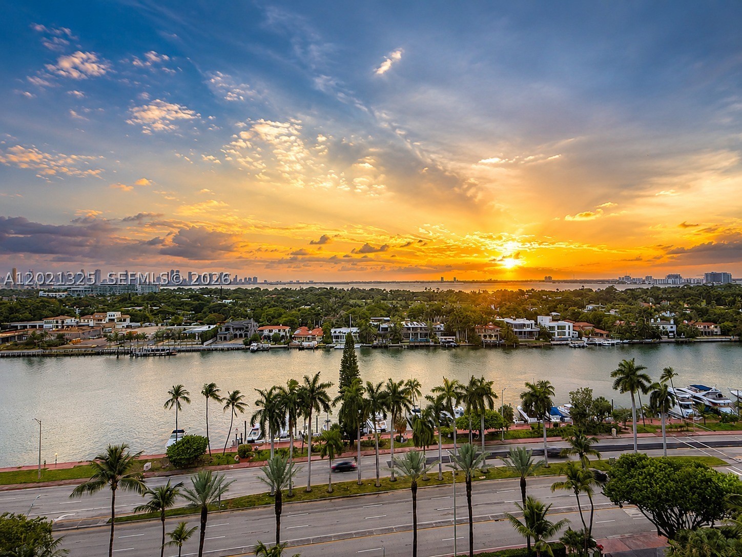 5151 Collins Ave 1520 — photo