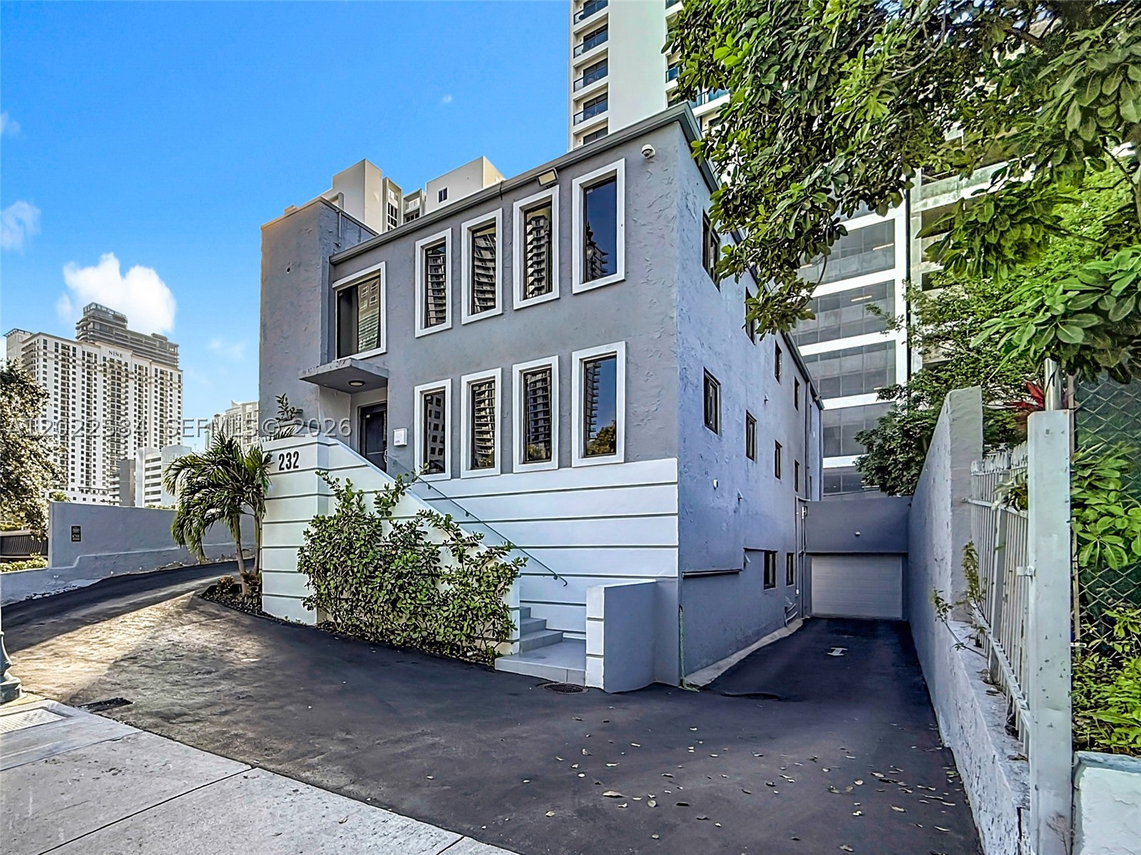232 SW 8th St Entire Building — photo