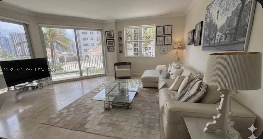 20000 E Country Club Dr 601 — photo