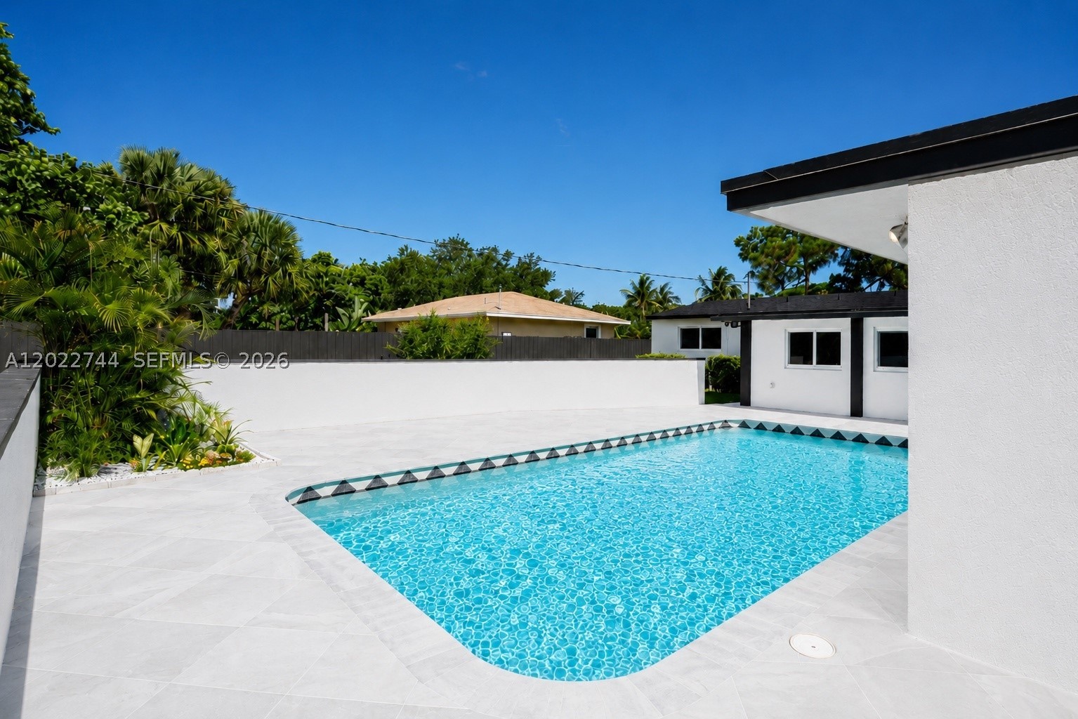 2573 Conroy Dr — photo