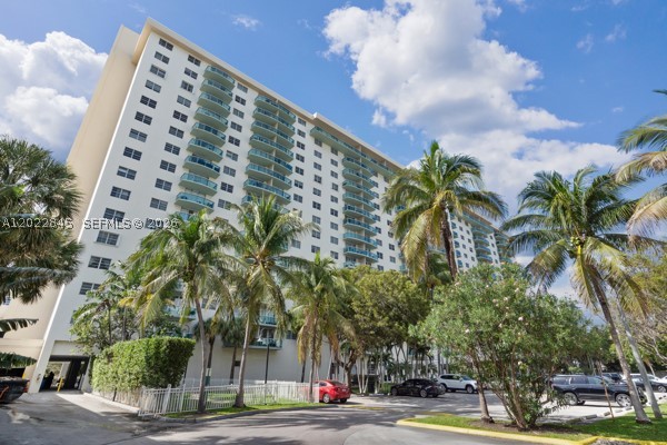 19390 Collins Ave 817 — photo
