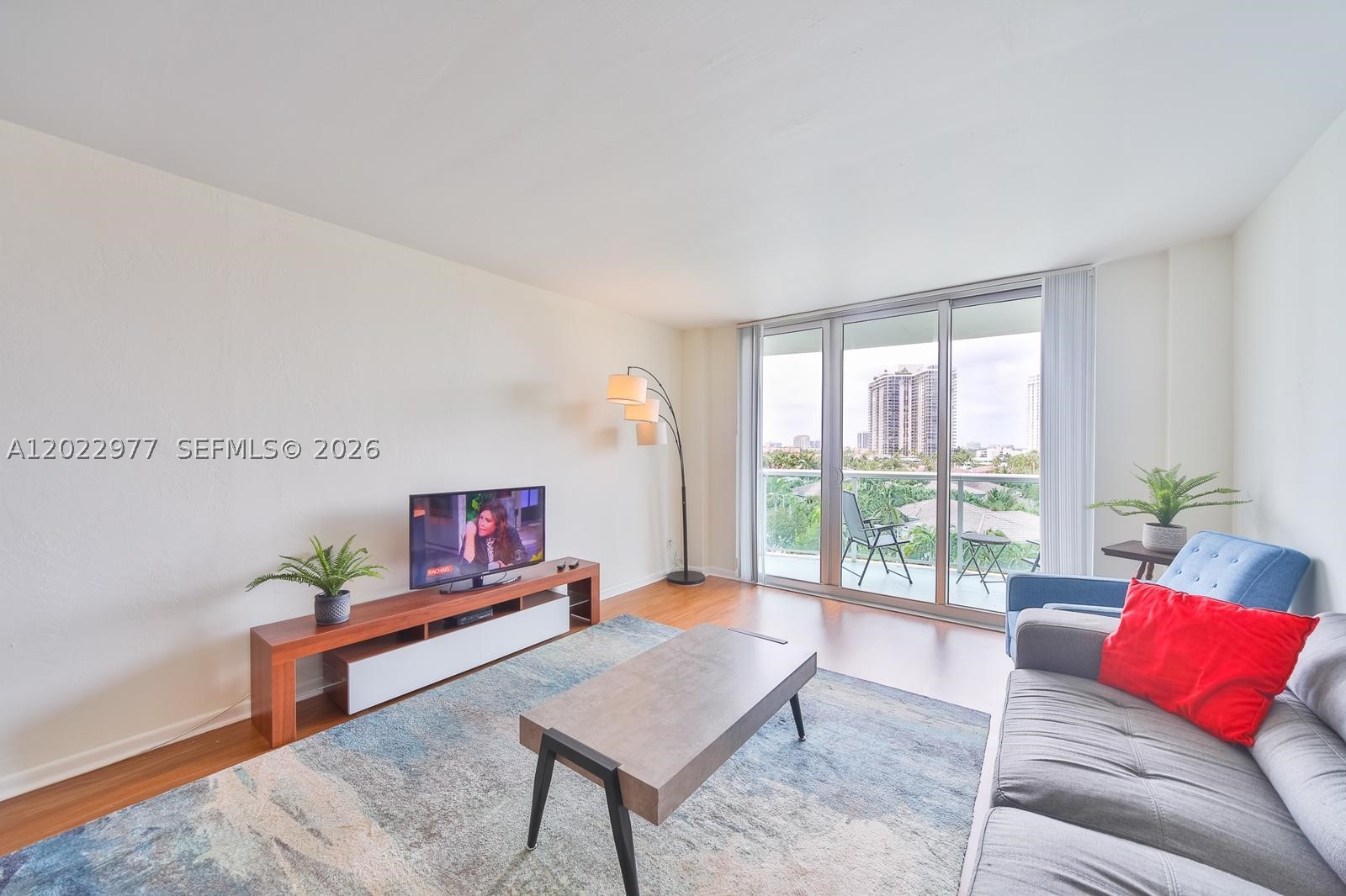 19370 Collins Ave 622 — photo
