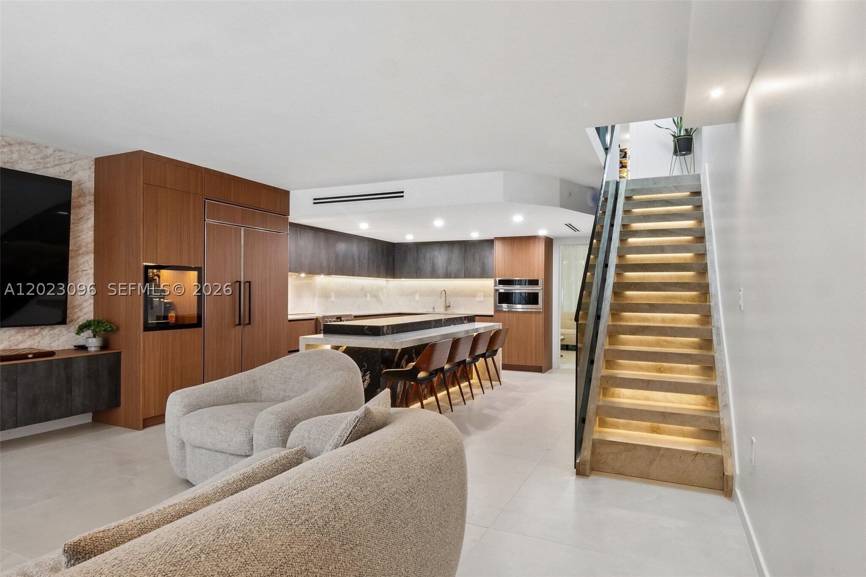 425 Grapetree Dr 211 — photo