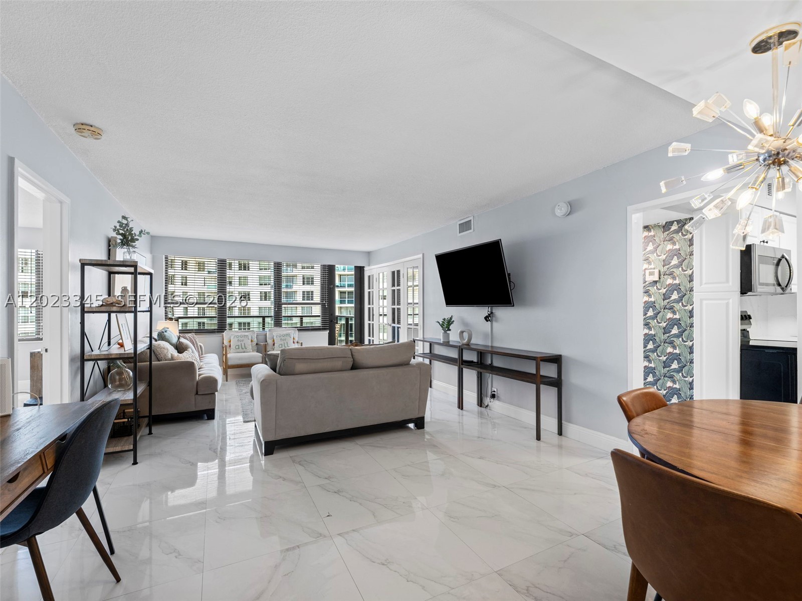 5225 Collins Ave 1509 — photo
