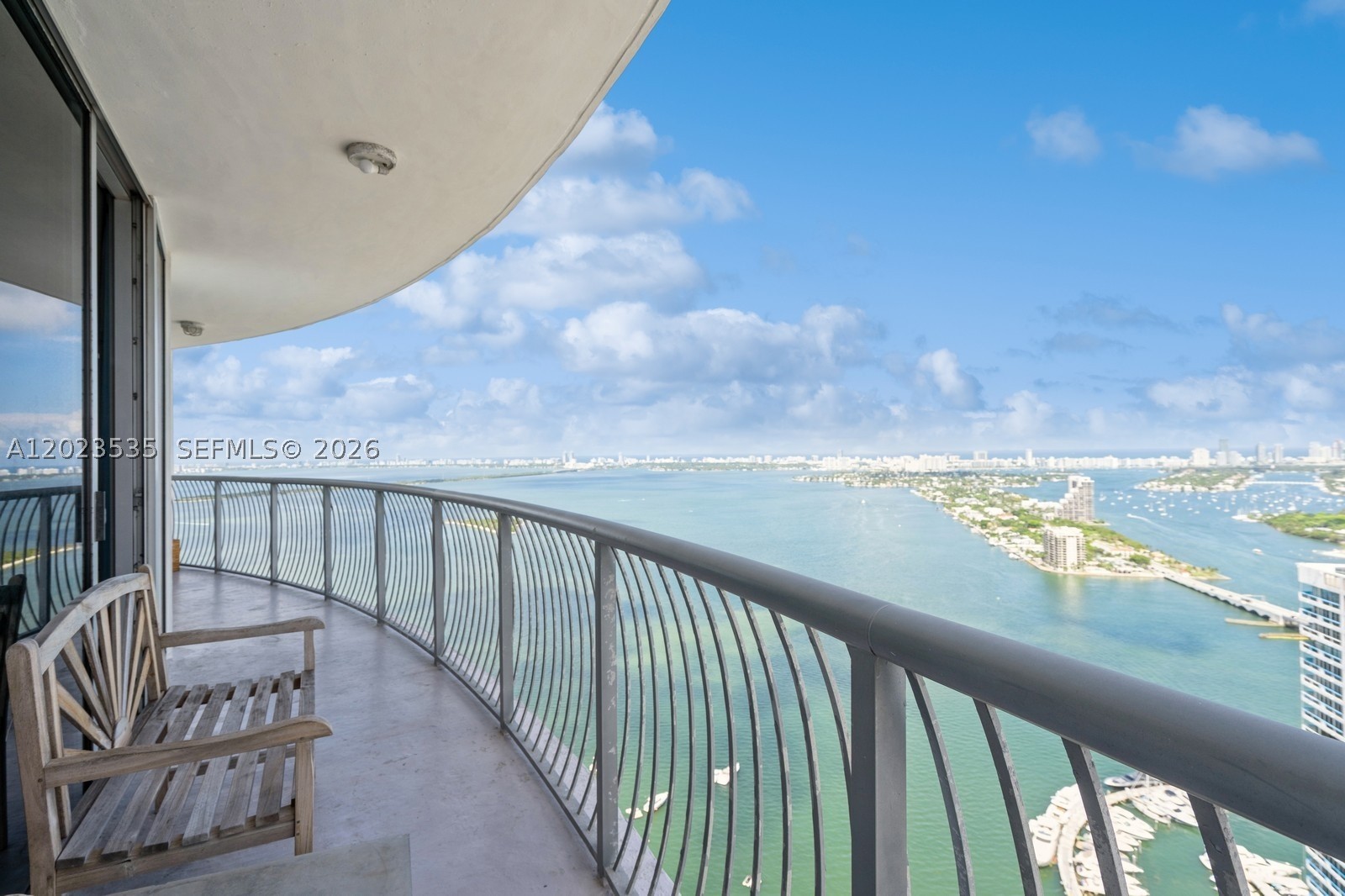 1750 N Bayshore Dr 4702 — photo