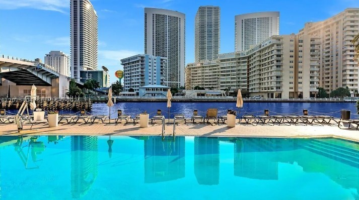2602 E Hallandale Beach Blvd R309 — photo