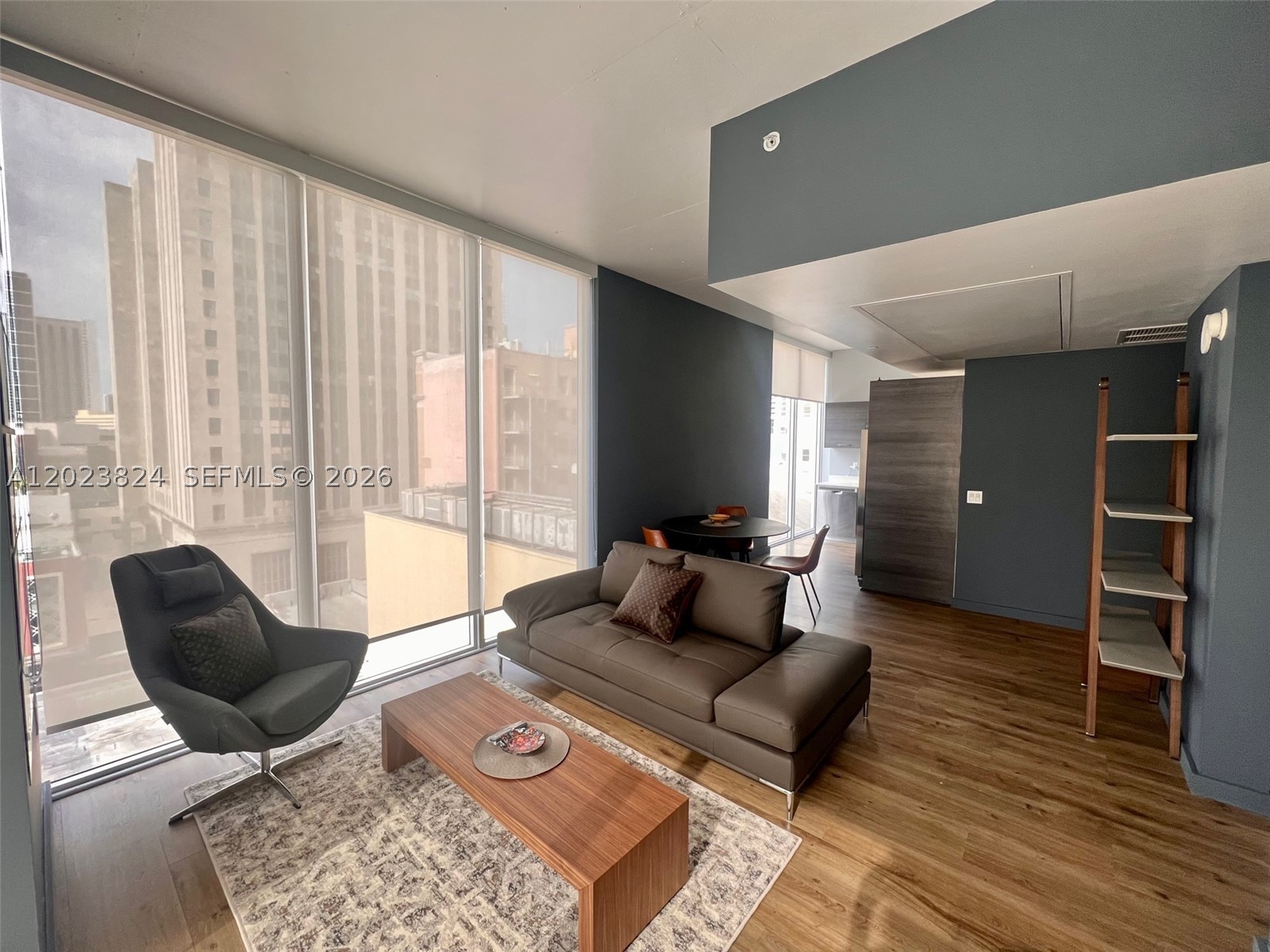151 SE 1st St 810 — photo