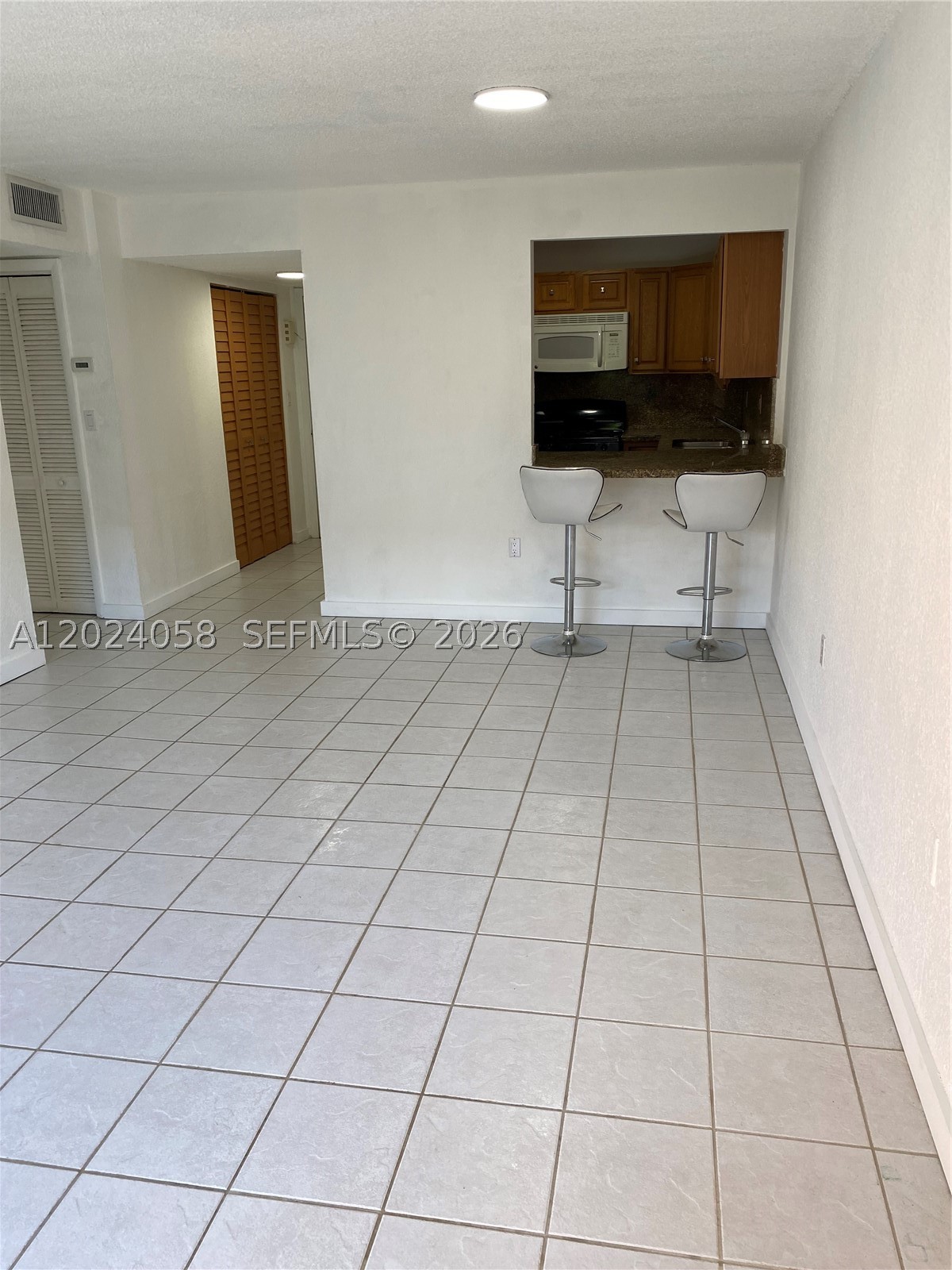 1300 W 47th Pl 118 — photo