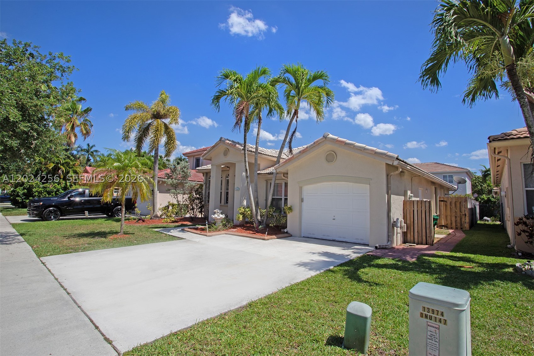13964 N Cypress Cove Cir — photo