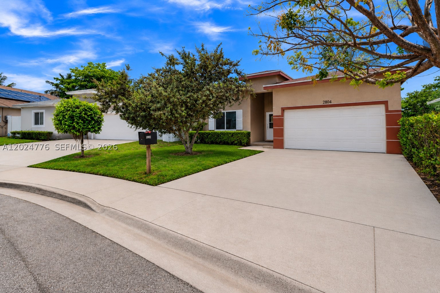 2804 Washington Dr — photo