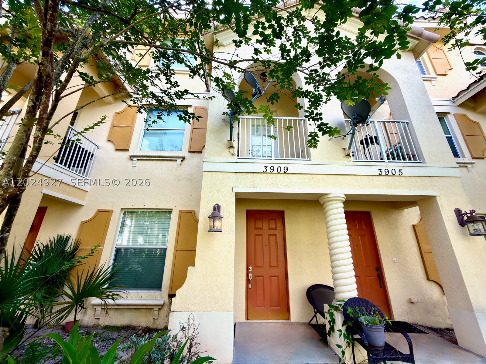 3909 White Peacock Ln — photo