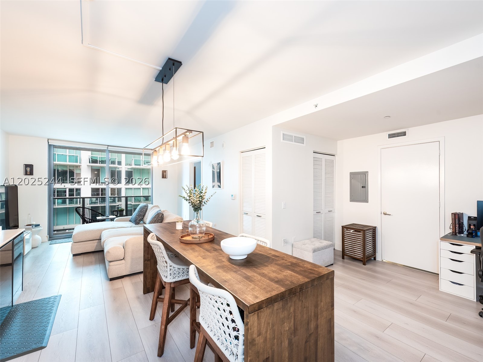 31 SE 6th St 2506 — photo
