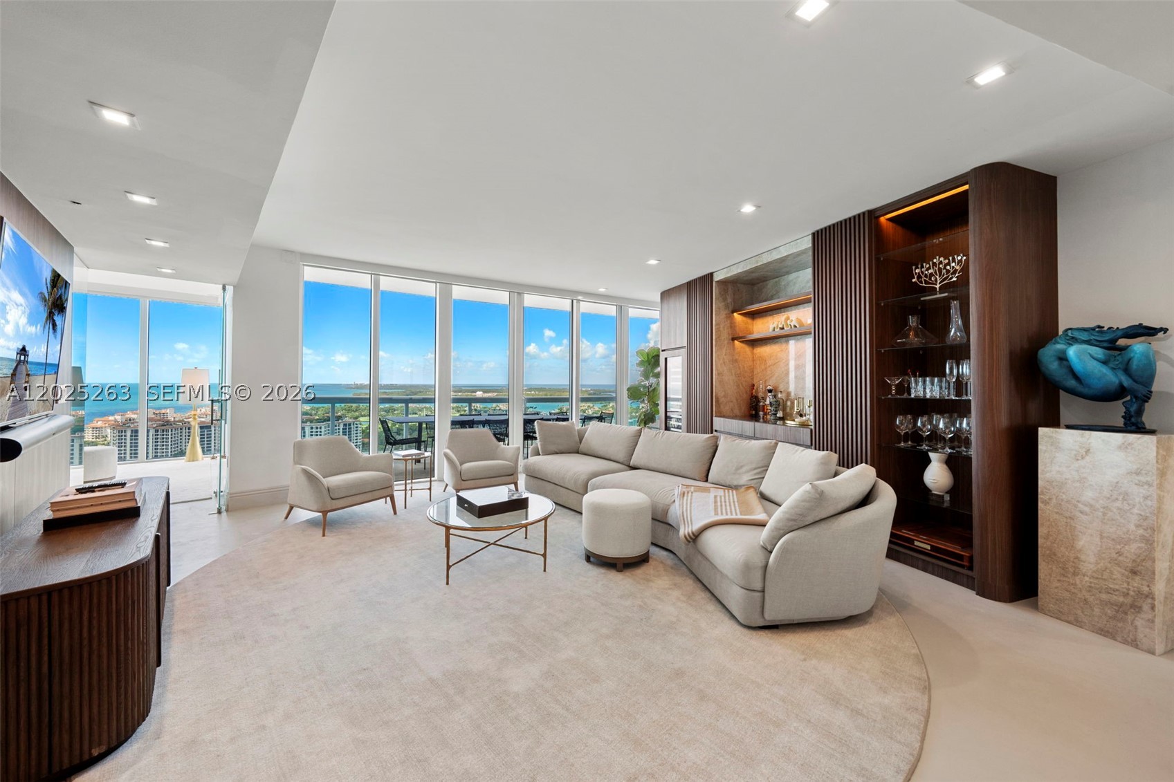 1000 S Pointe Dr 2803 — photo