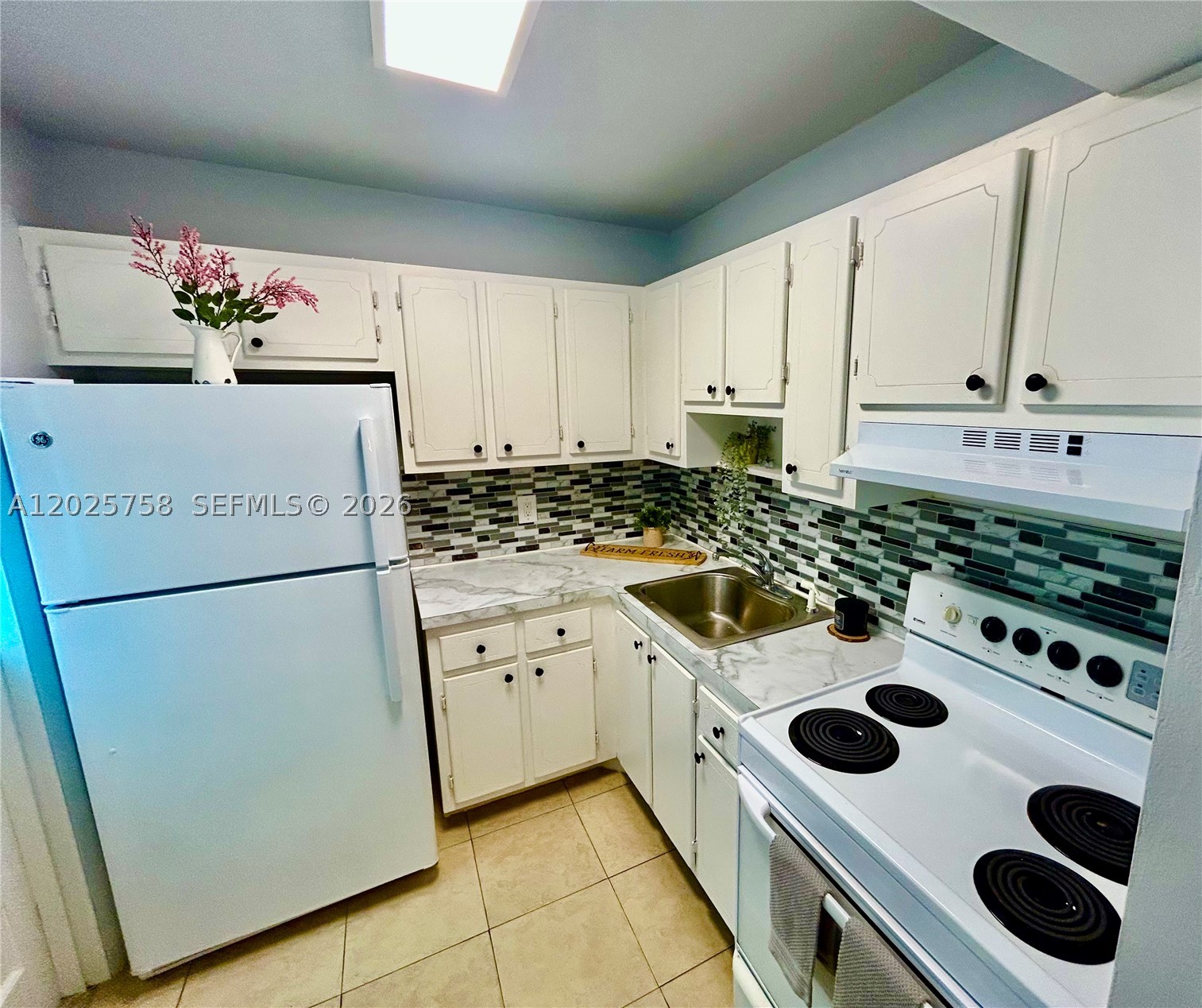 2213 NE 1st Ct 203 — photo