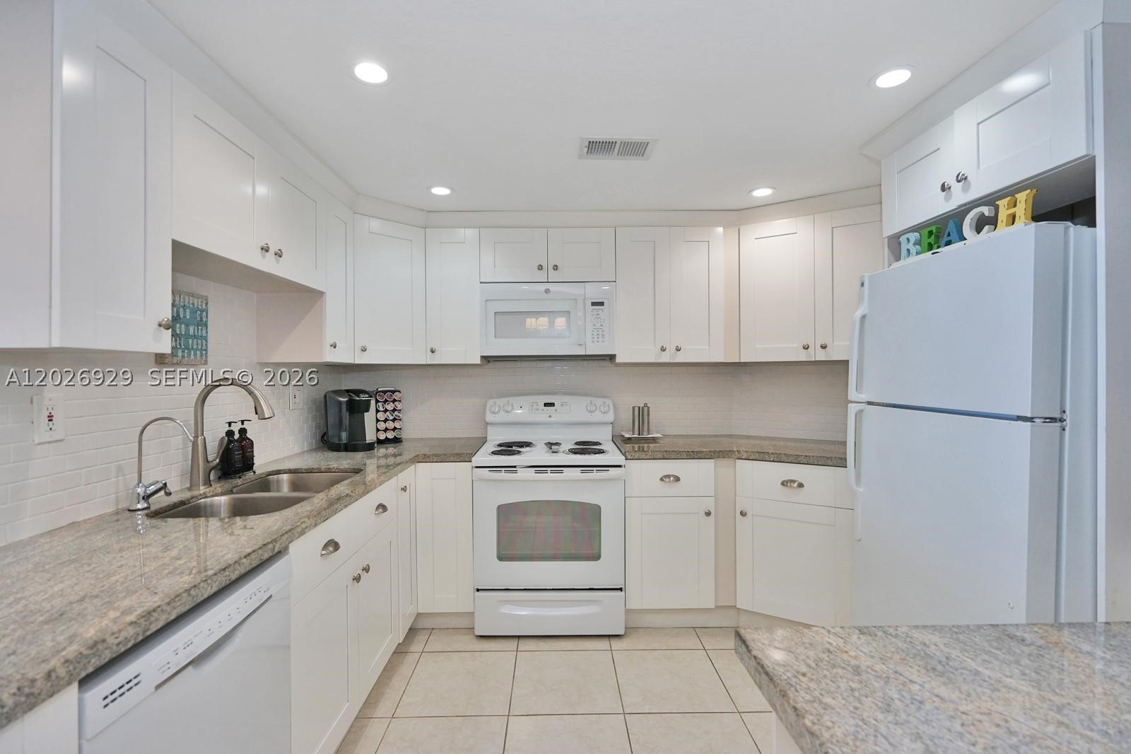 3725 S Ocean Dr 1216 — photo