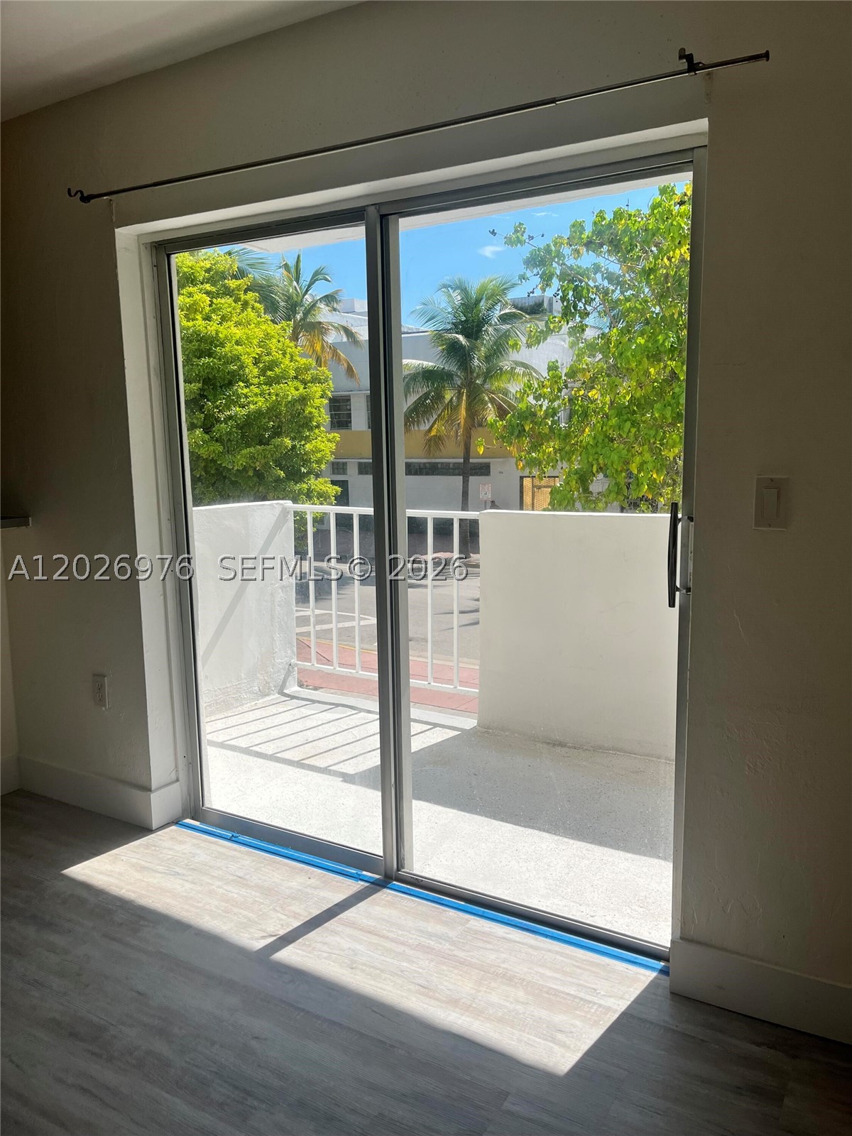240 Collins Ave Unit 2B — photo
