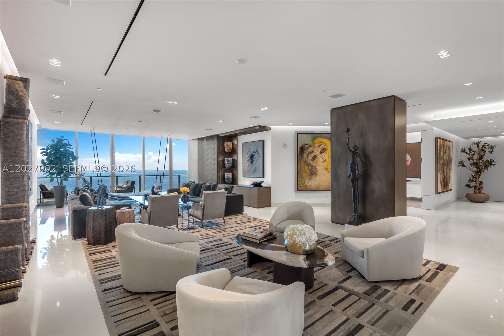 350 Ocean Dr Lph2N — photo