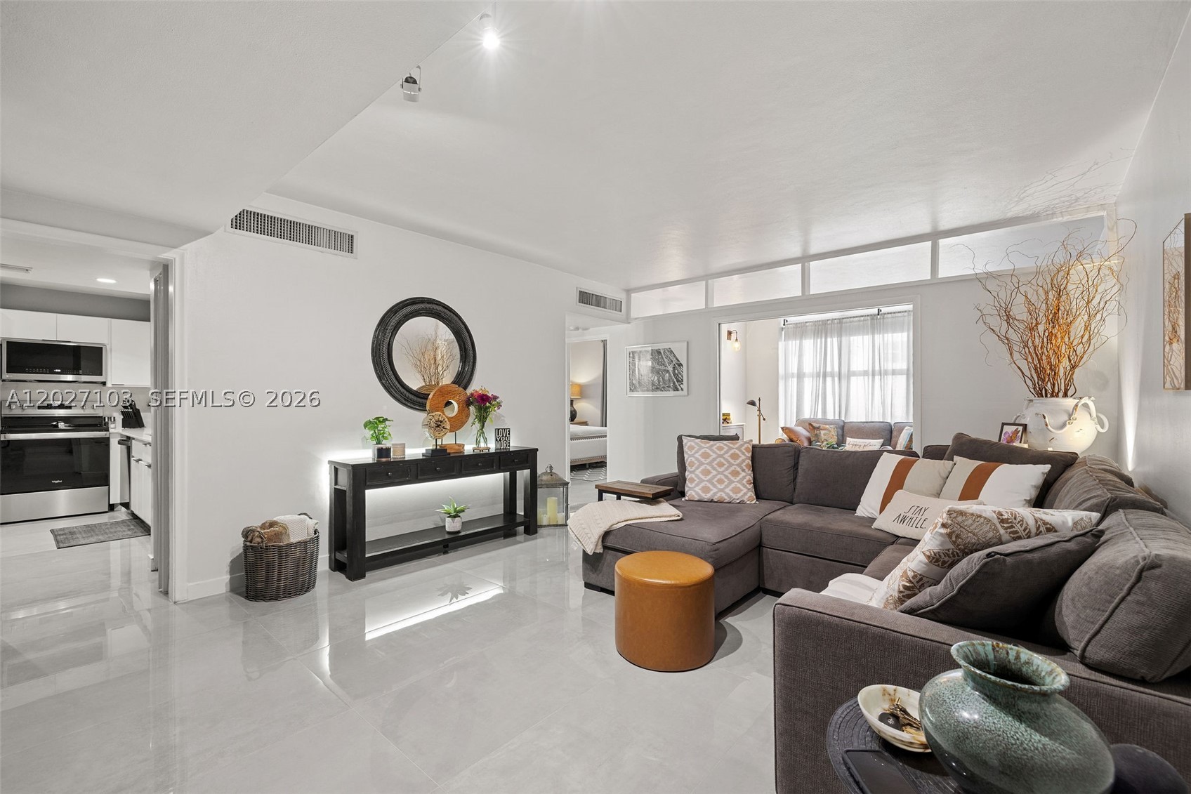 5001 Collins Ave 1E — photo