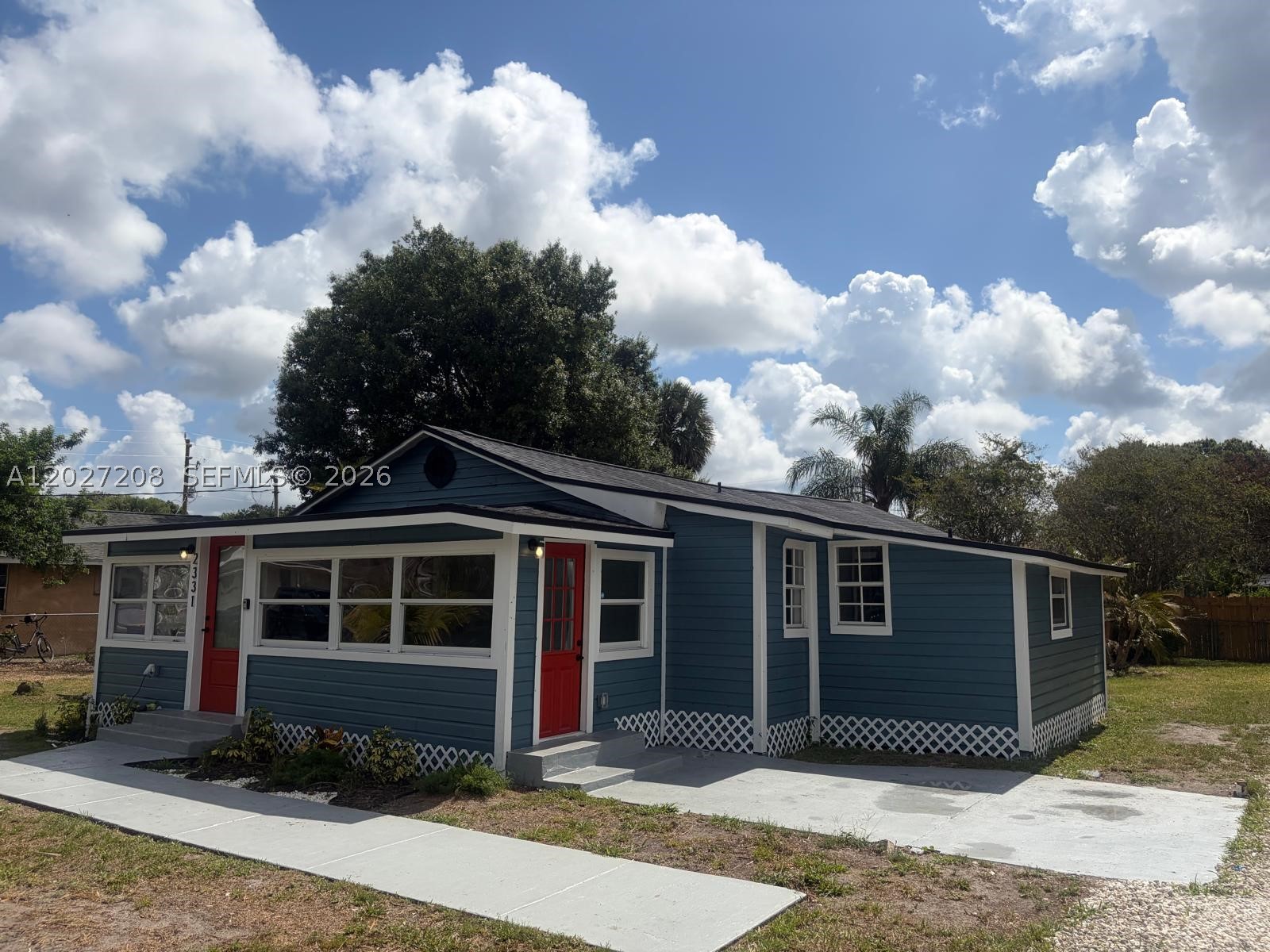 2331 Randall St — photo