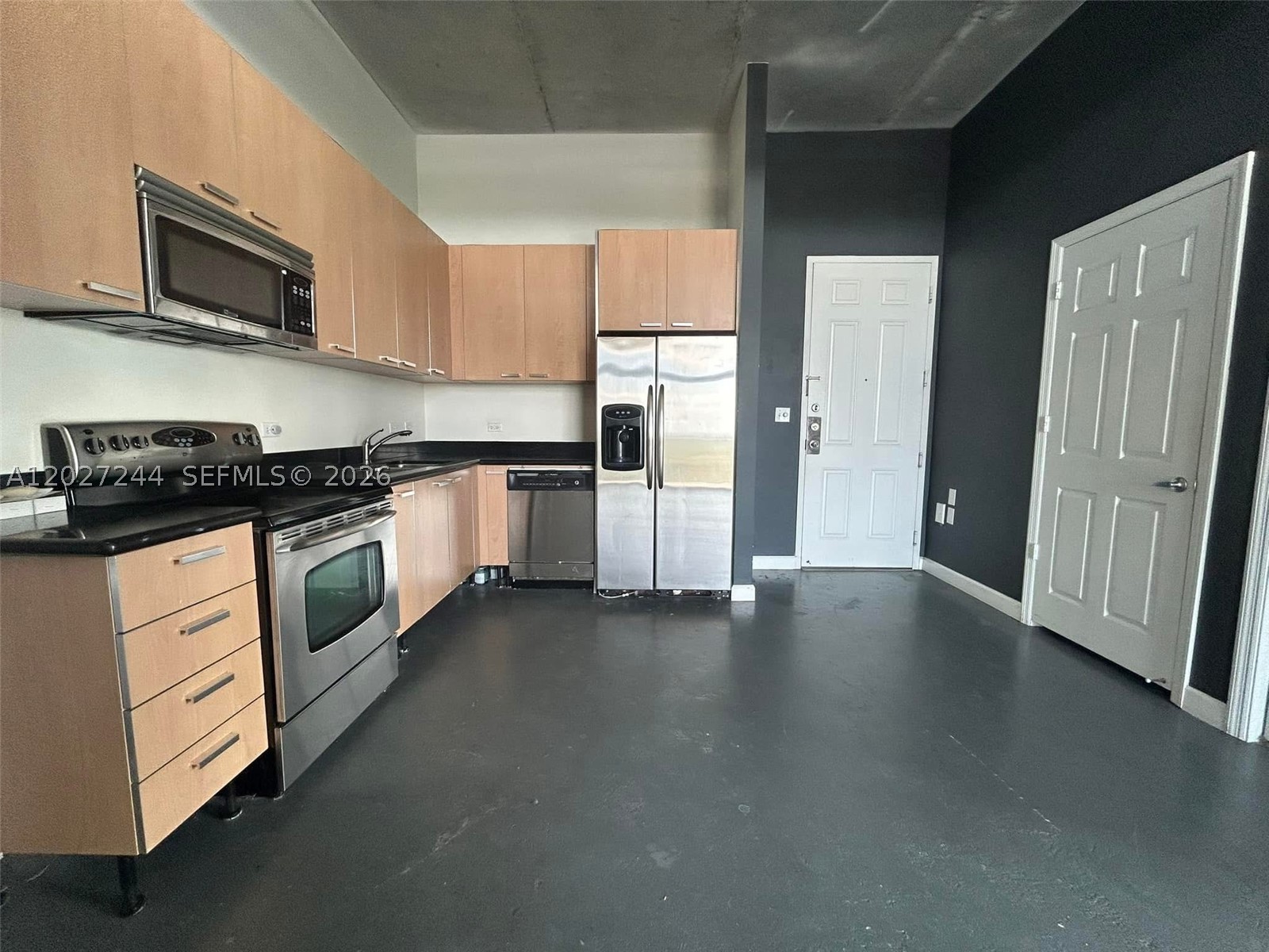 2100 Van Buren St 506 — photo