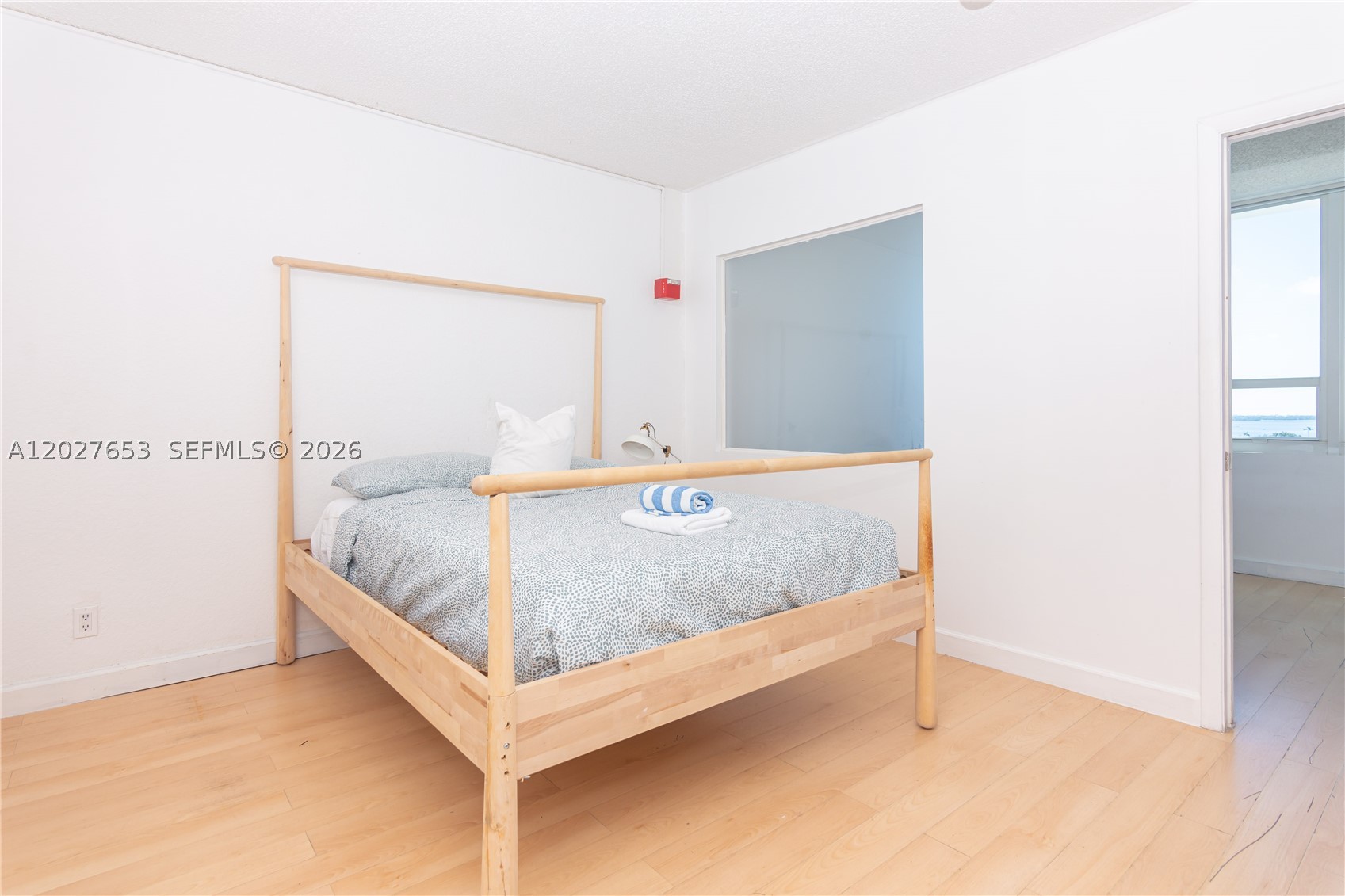5445 Collins Ave 1105 — photo