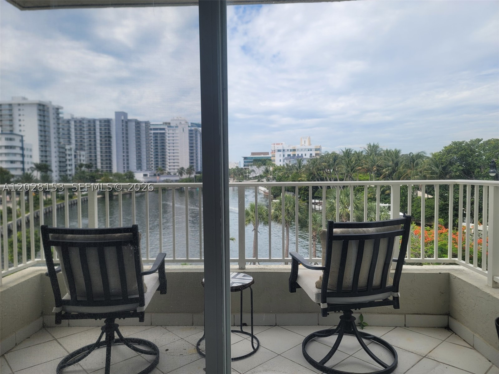 2600 Collins Ave 411 — photo