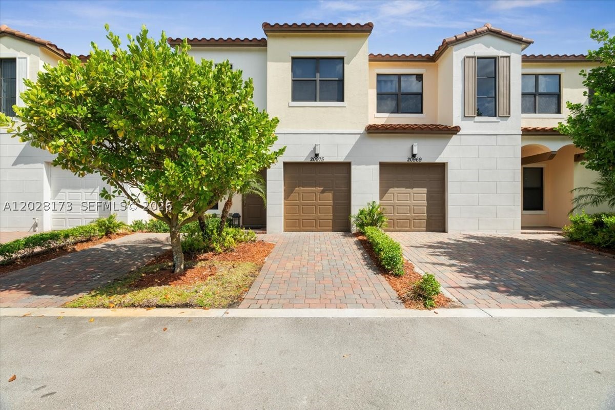 20975 NW 1st Ct — photo