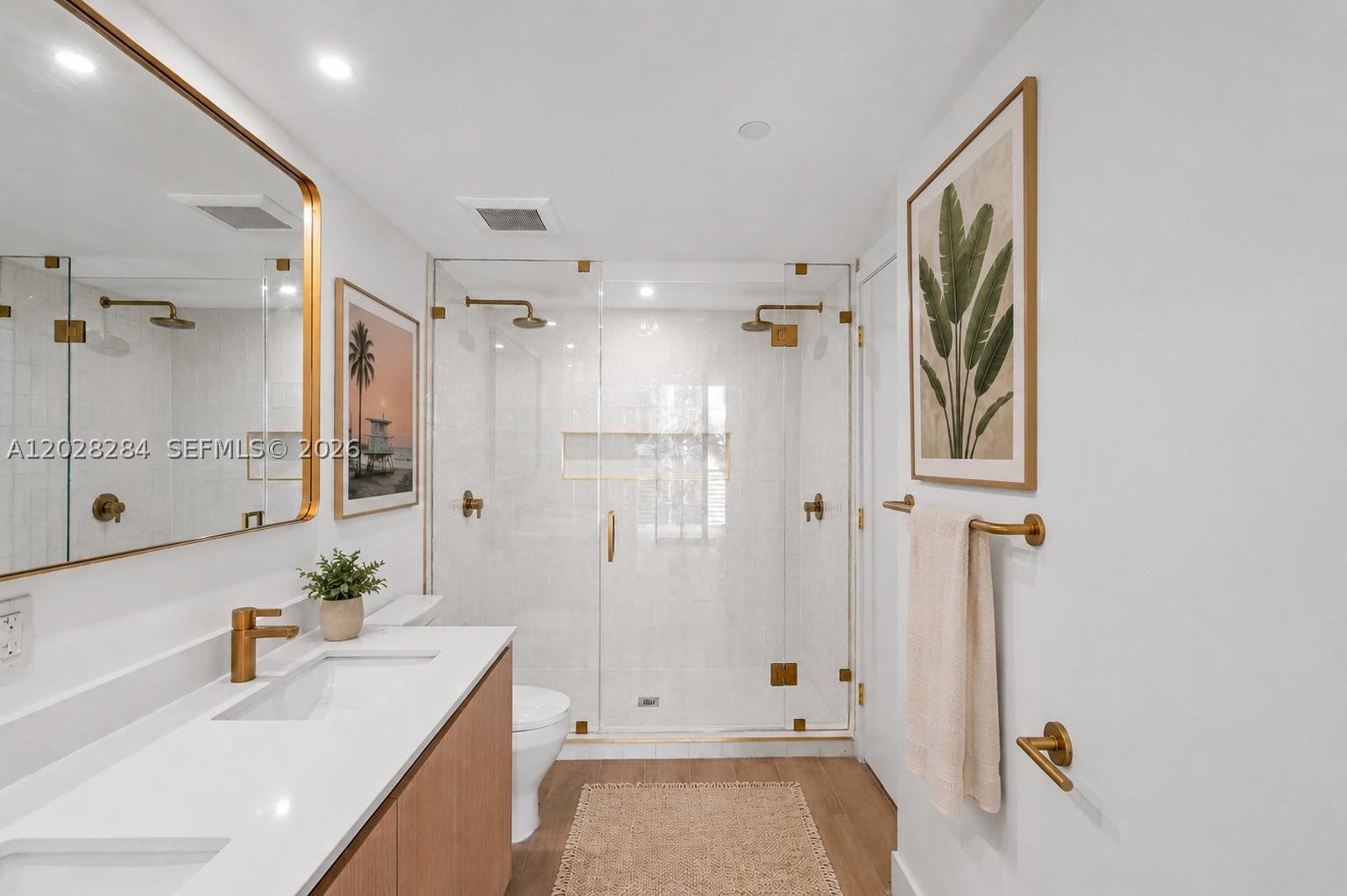 90 NE 32 714 — photo