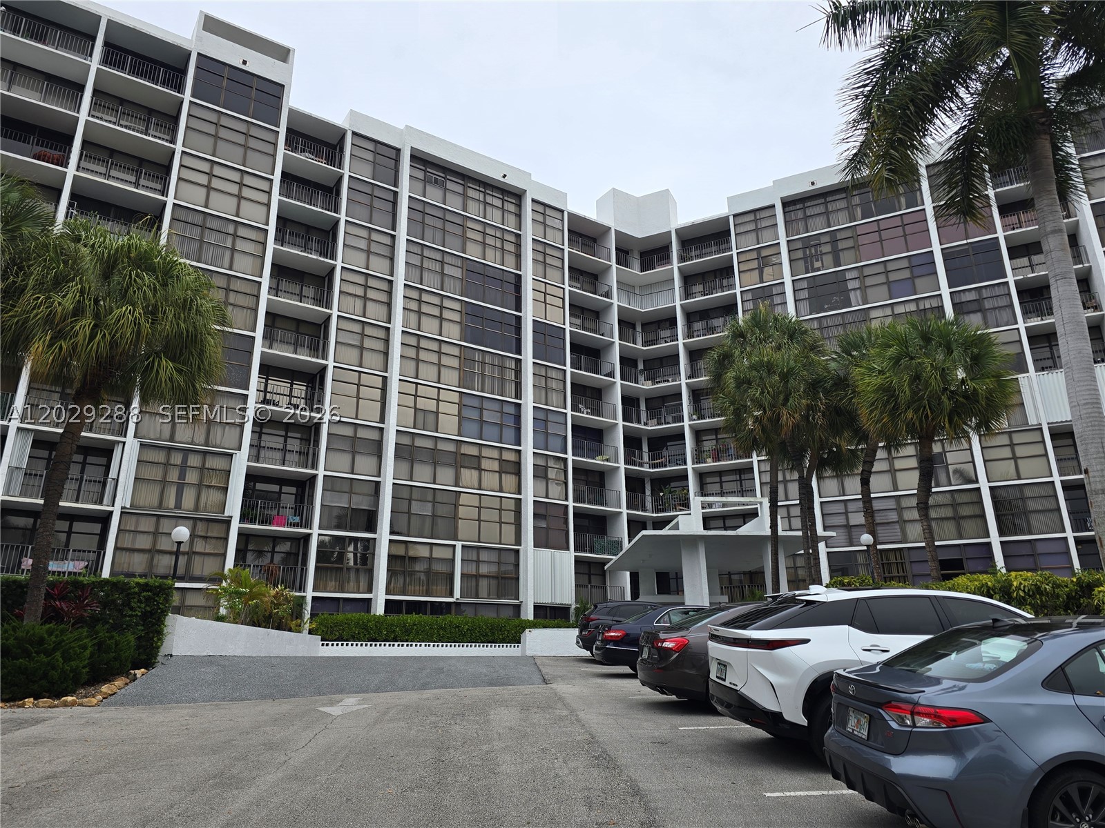400 Leslie Dr 416 — photo