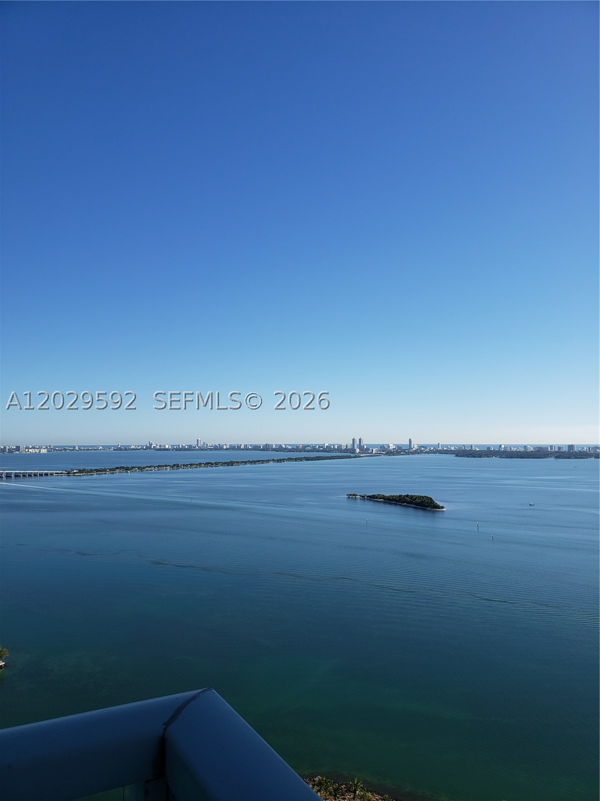 1900 N Bayshore Dr 3517 — photo