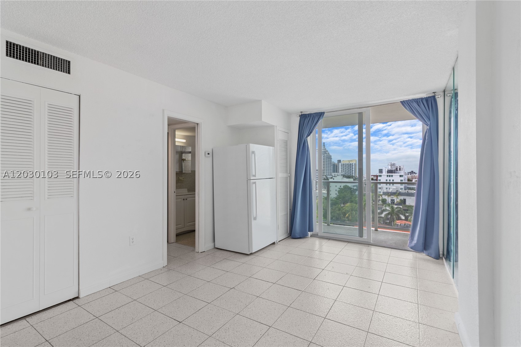 1750 James Ave 9C — photo