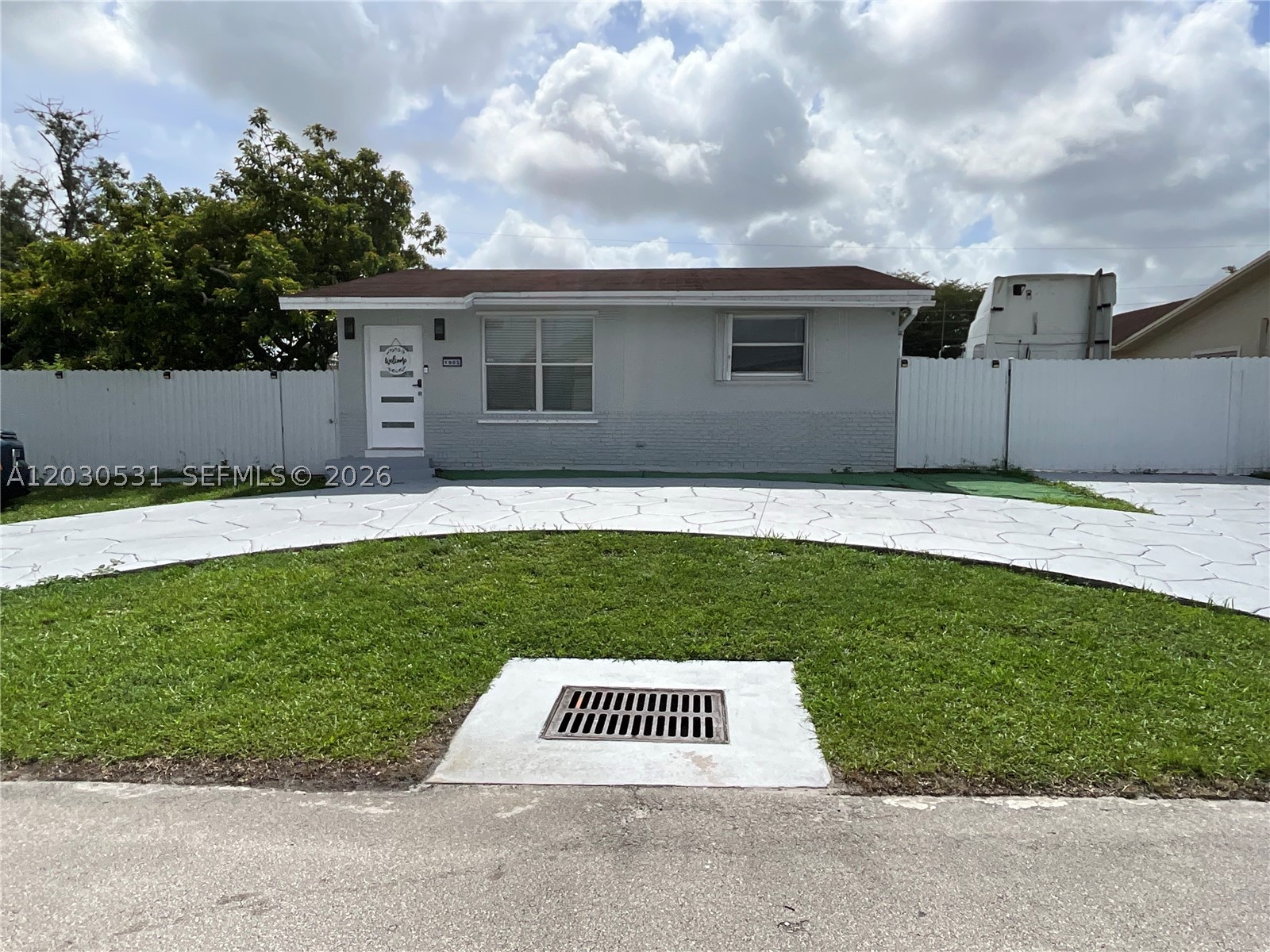 1905 SW 100th Ave — photo