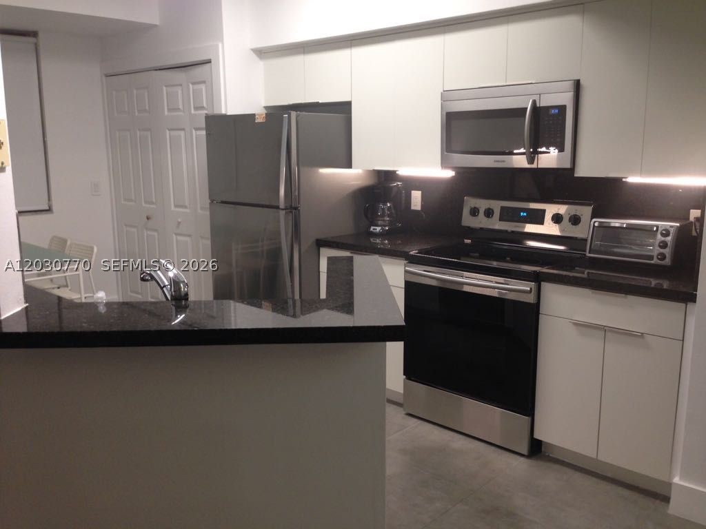 3115 NE 184th St 4206 — photo