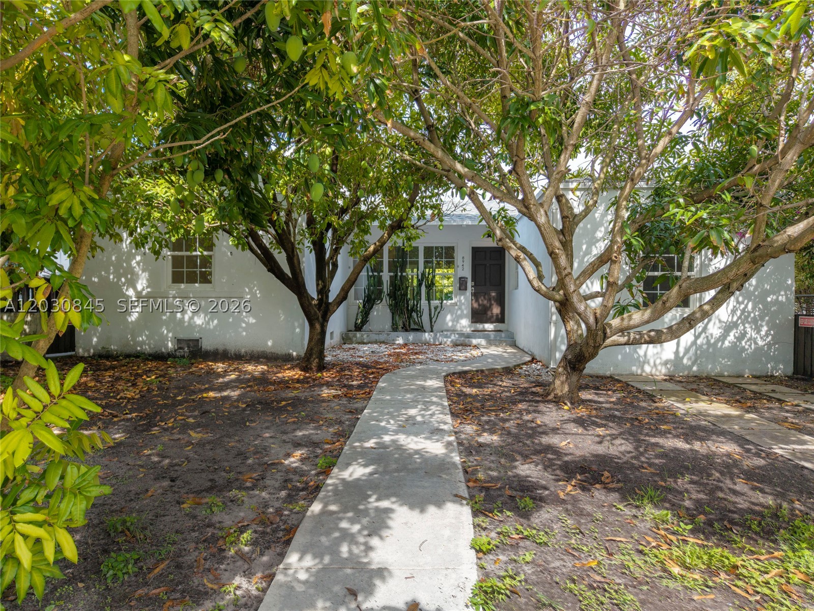8942 Carlyle Ave — photo