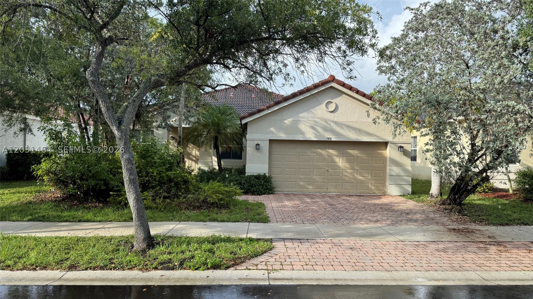 748 Tulip Cir — photo