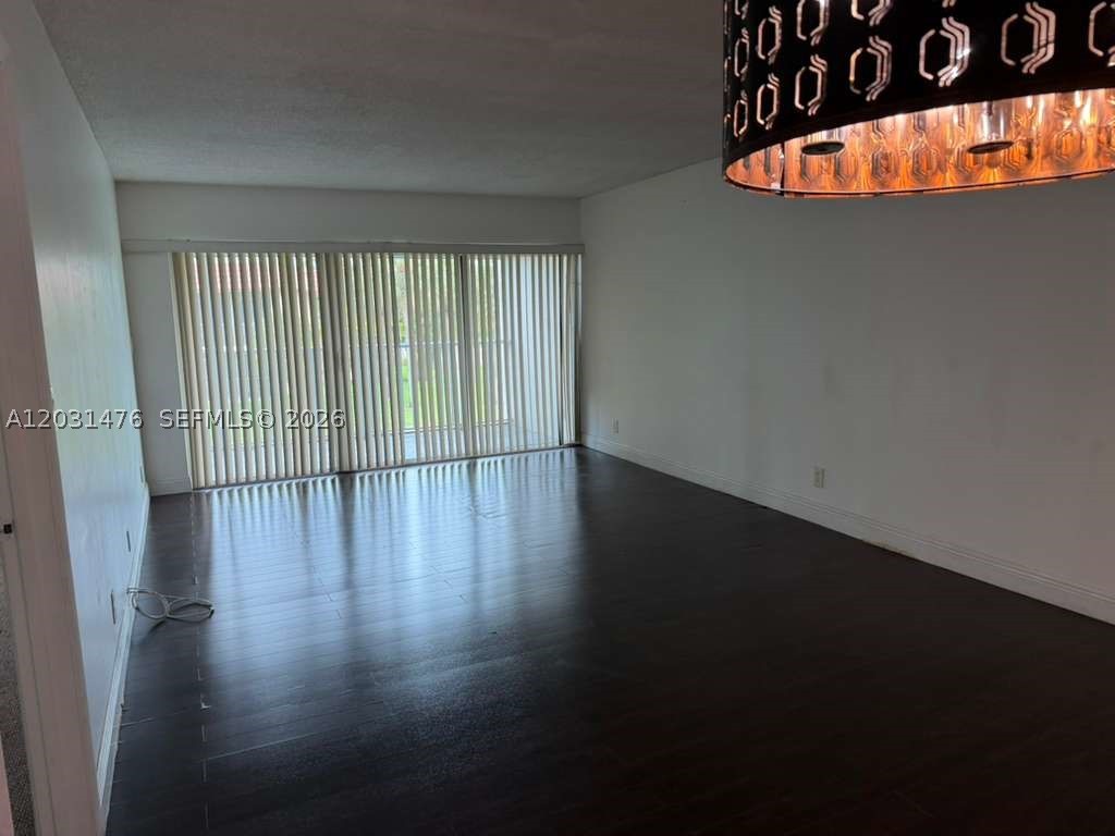 140 Lakeview Dr 211 — photo