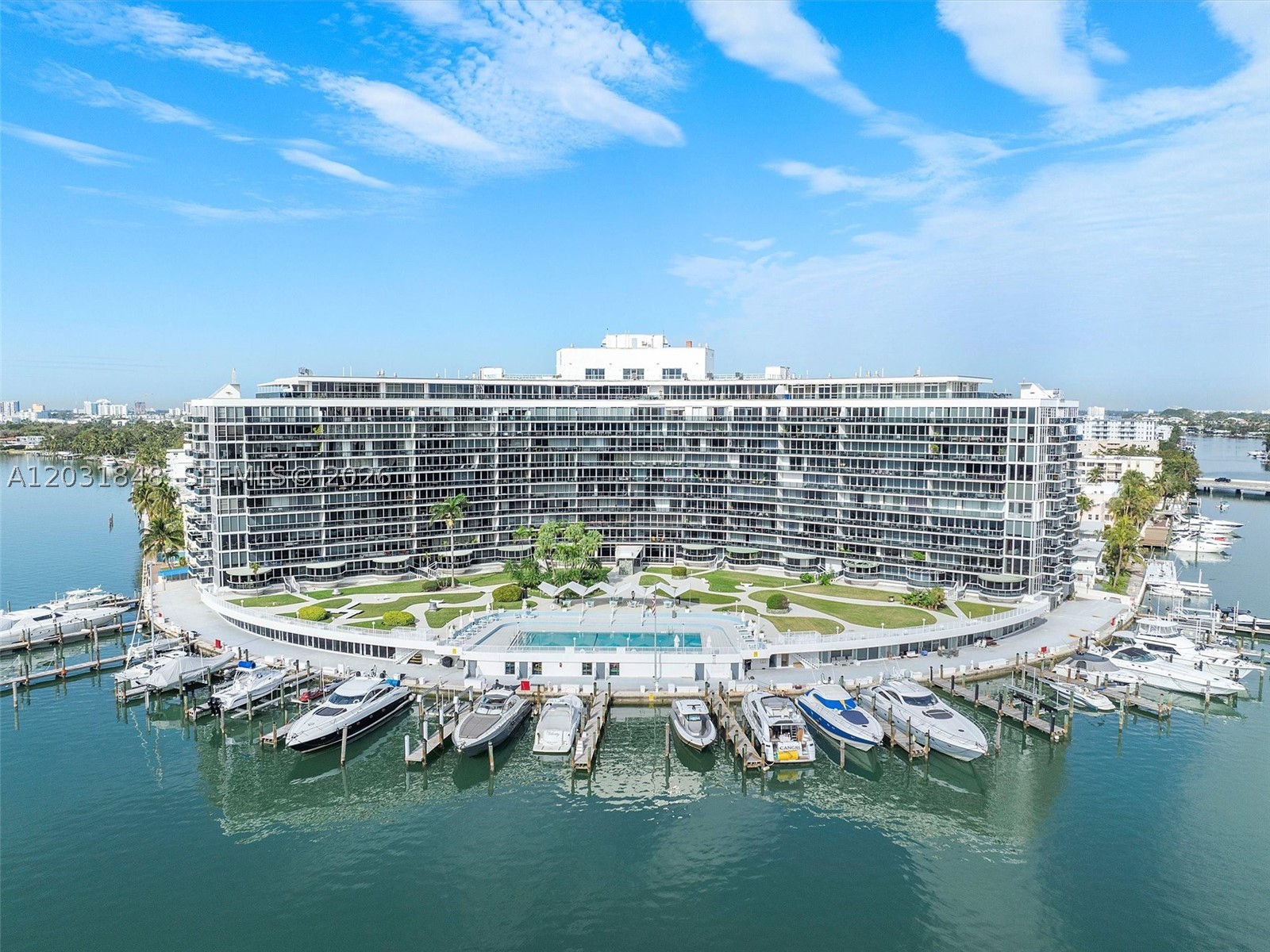 900 Bay Dr 122 — photo