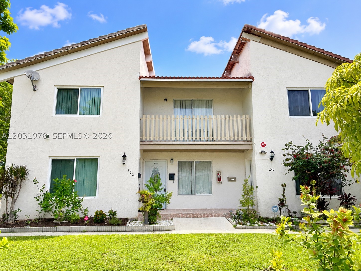 3719 Riverside Dr — photo