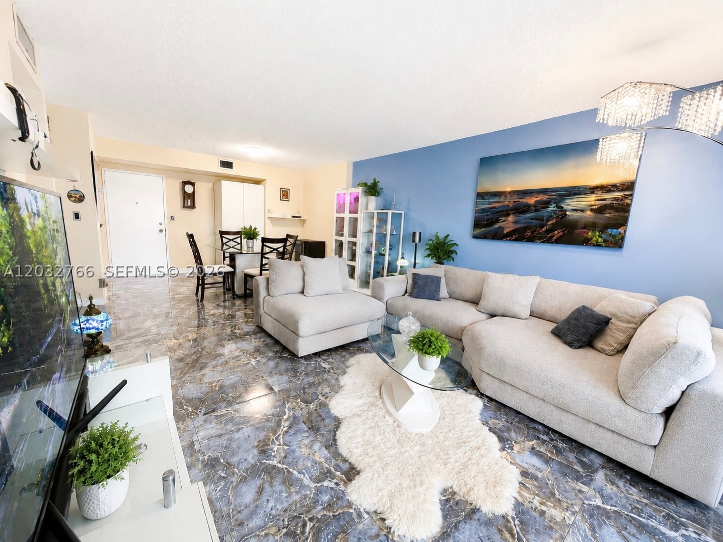 4200 Hillcrest Dr 403 — photo