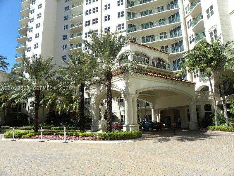 19900 E Country Club Dr 218 — photo
