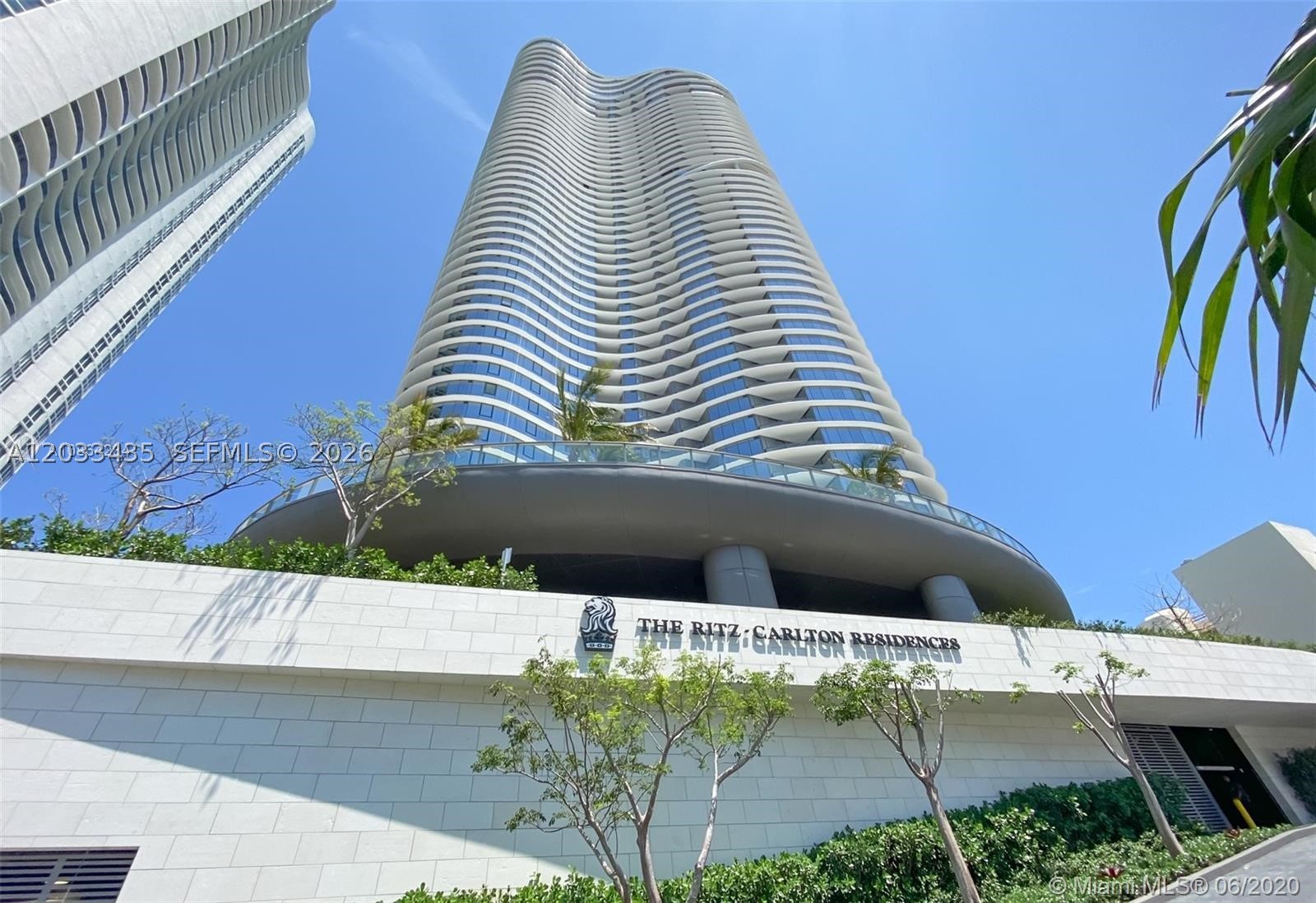 15701 Collins Ave 1403 — photo