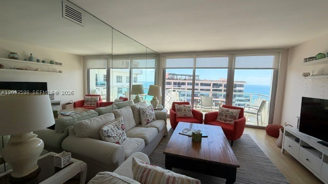 5161 Collins Ave 1702 — photo